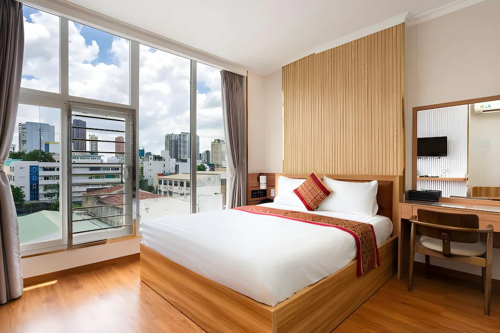 Luna Saigon Hotel – Bui Vien Walking Street